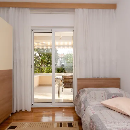 Apartman Bungavilia *